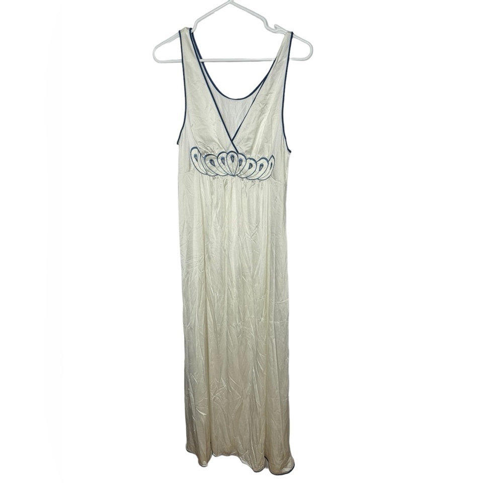 SHADOW line vintage 70s seashell embroidered nightgown size medium